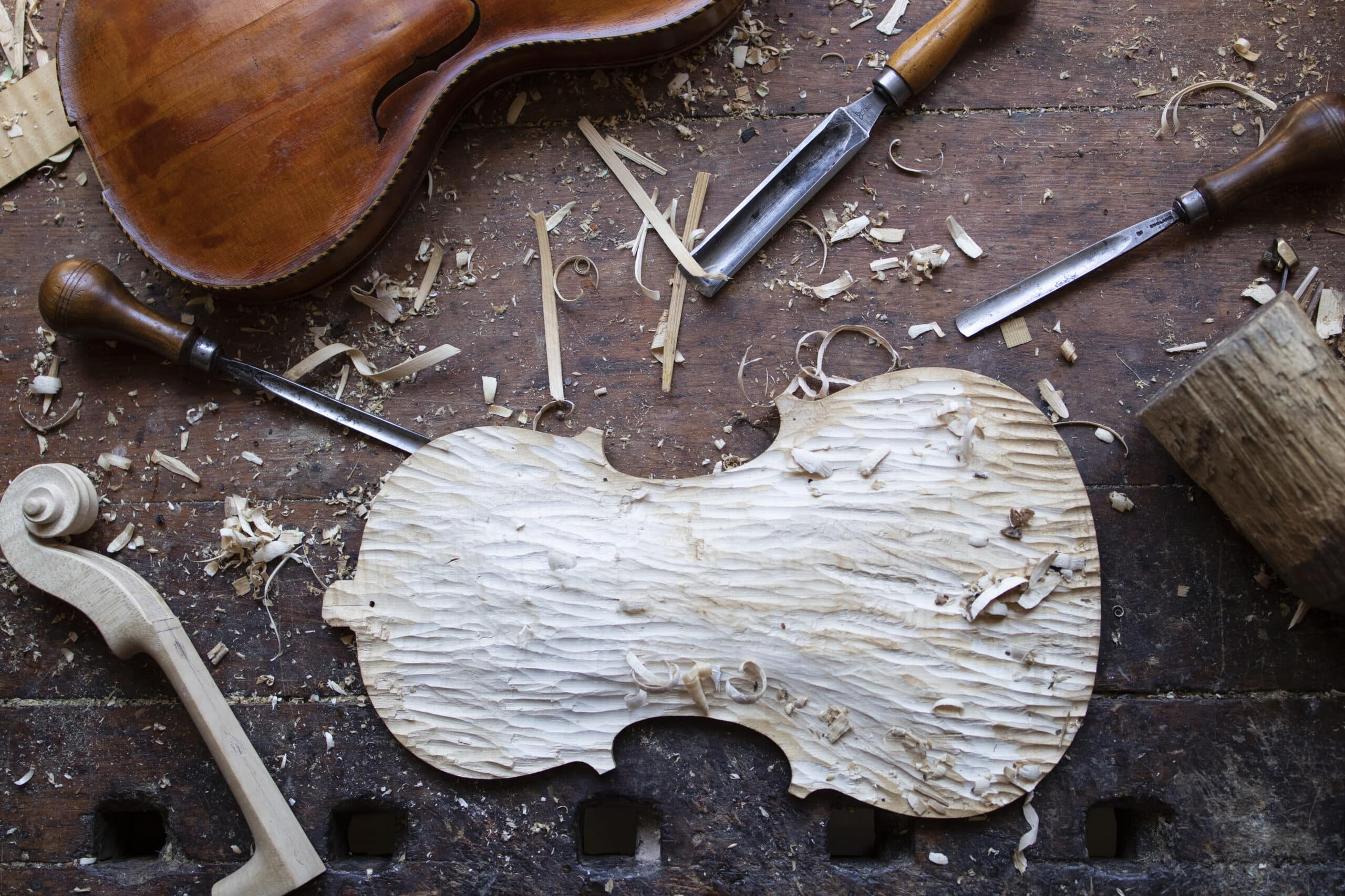 Luthier : Artisan d'Art, Gardien de la Musique | Artisanat d'art