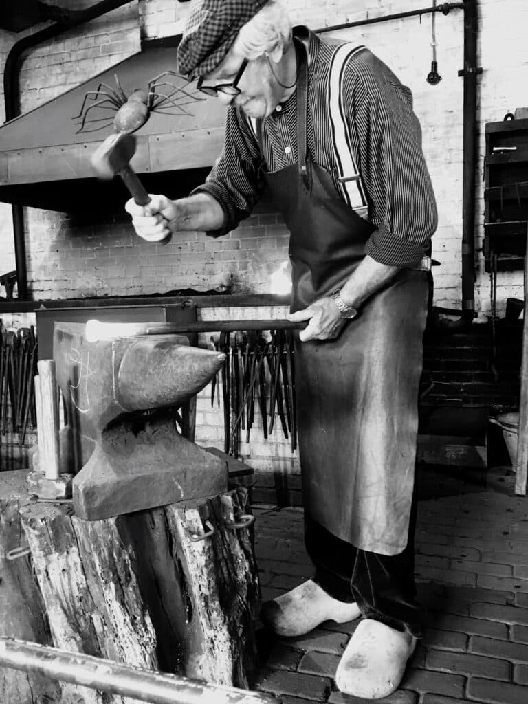 Métallier-serrurier d’art : Un métier très demandé en 2025 - Métiers d'art, Métal - Artisanat d'art