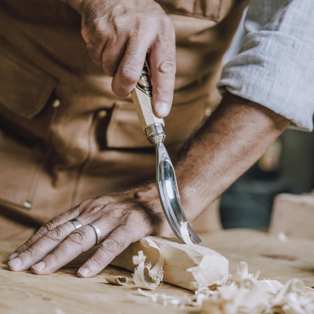 Ébéniste d’art : Métiers, salaires et opportunités en 2025 - Métiers d'art - Artisanat d'art