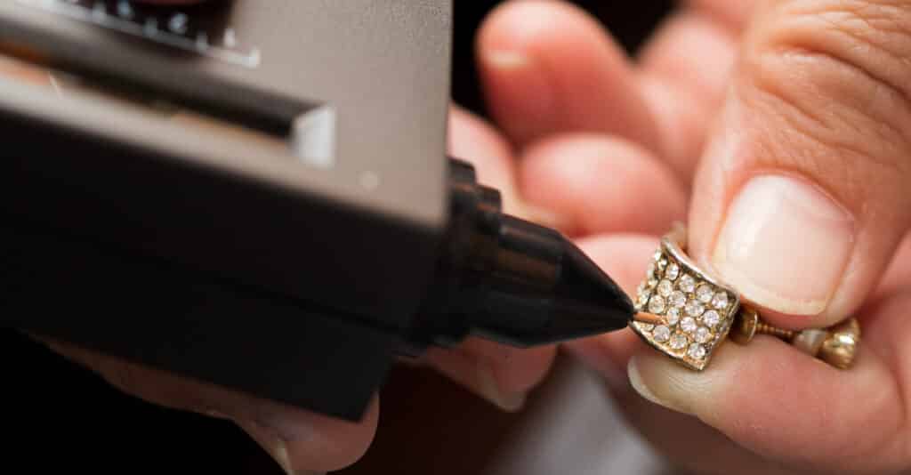 Artisan Bijoutier Joaillier : L’Art de Créer des Bijoux Uniques et Précieux | Artisanat d'art