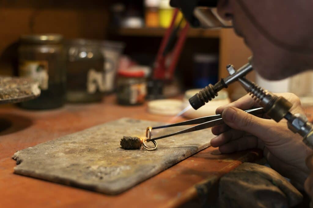 Artisan Bijoutier Joaillier : L’Art de Créer des Bijoux Uniques et Précieux | Artisanat d'art