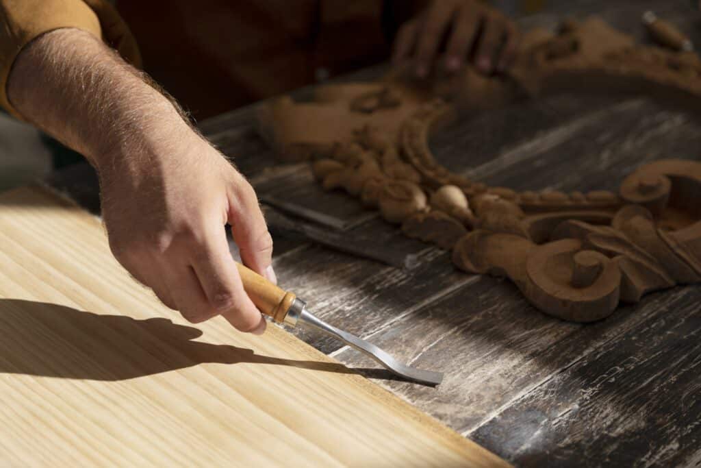 Ébéniste d’art : Métiers, salaires et opportunités en 2025 - Métiers d'art - Artisanat d'art