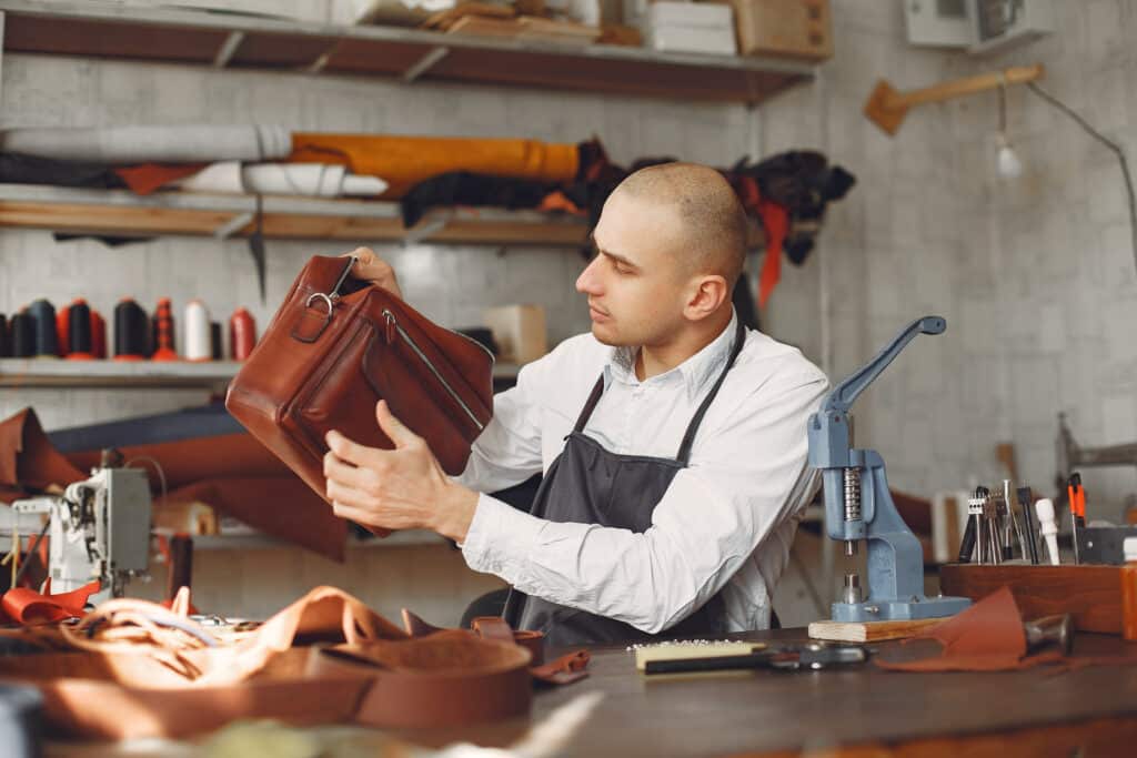 Artisanat d’art et tourisme : Comment valoriser son savoir-faire auprès des visiteurs ? | Artisanat d'art