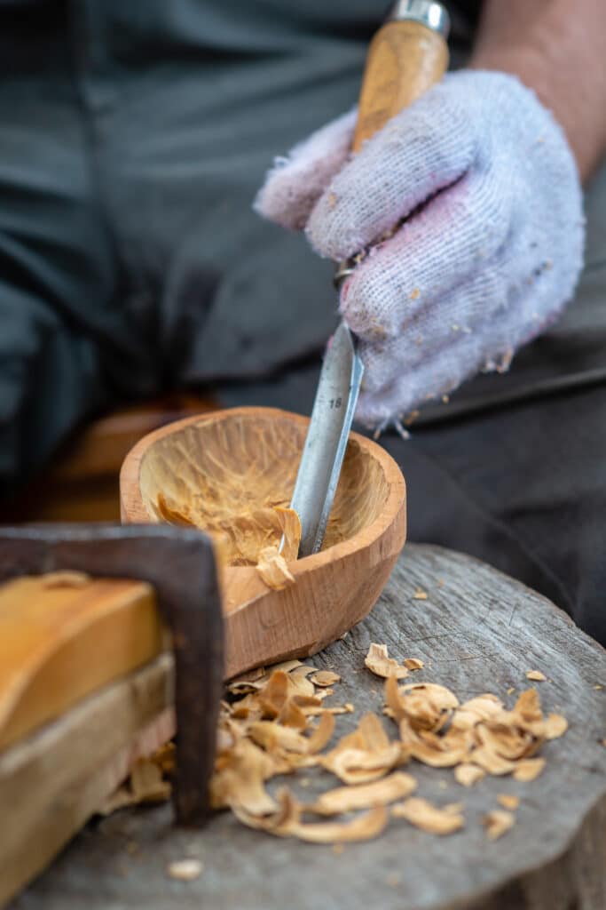 Sculpteur sur bois : Carrières, débouchés et formations en 2025 - Métiers d'art, Ameublement et décoration - Artisanat d'art