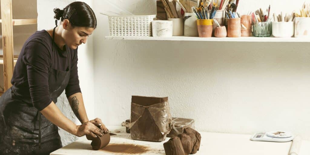 Salaire d’un artisan d’art : Combien gagne-t-on réellement en France ?