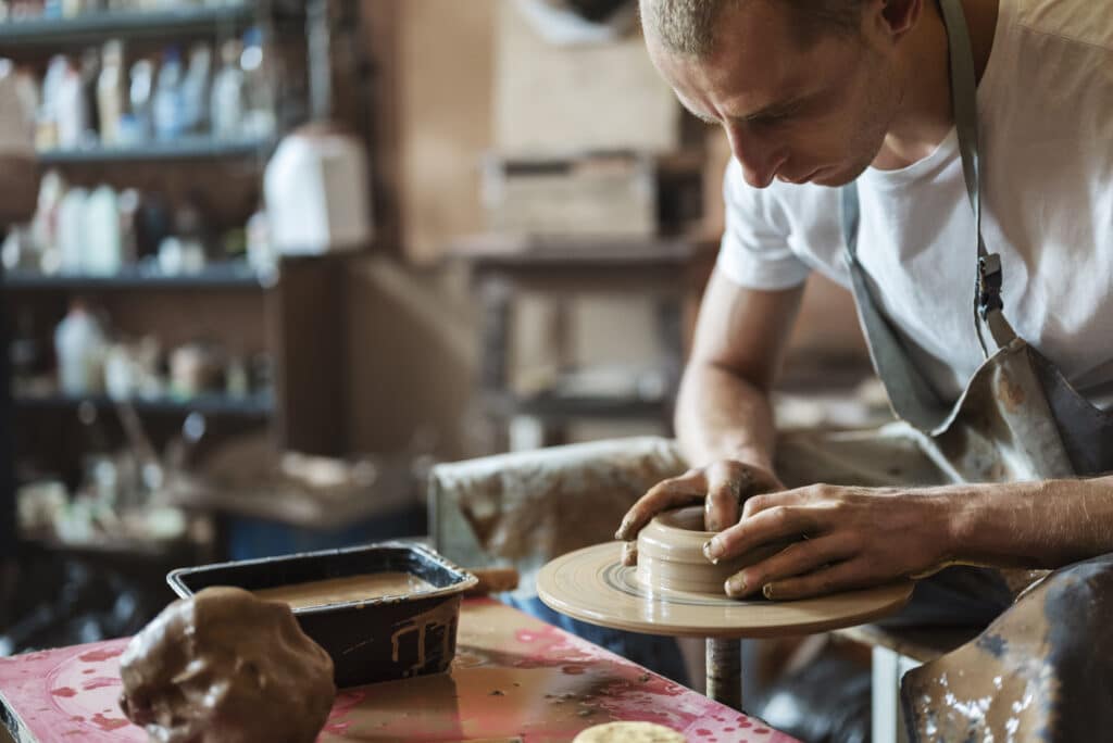 Comment vivre confortablement de l'artisanat d'art en France