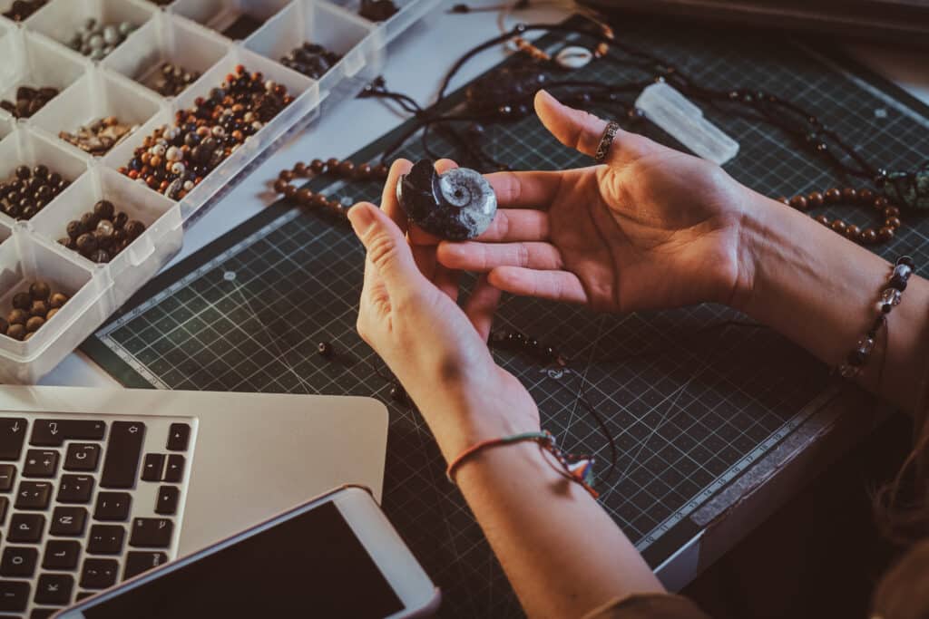 Artisan Bijoutier Joaillier : L’Art de Créer des Bijoux Uniques et Précieux | Artisanat d'art