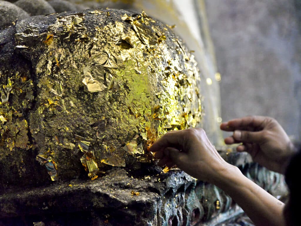 Le Métier de Doreur à la Feuille : Art et Précision au Service du Patrimoine et du Luxe | Artisanat d'art