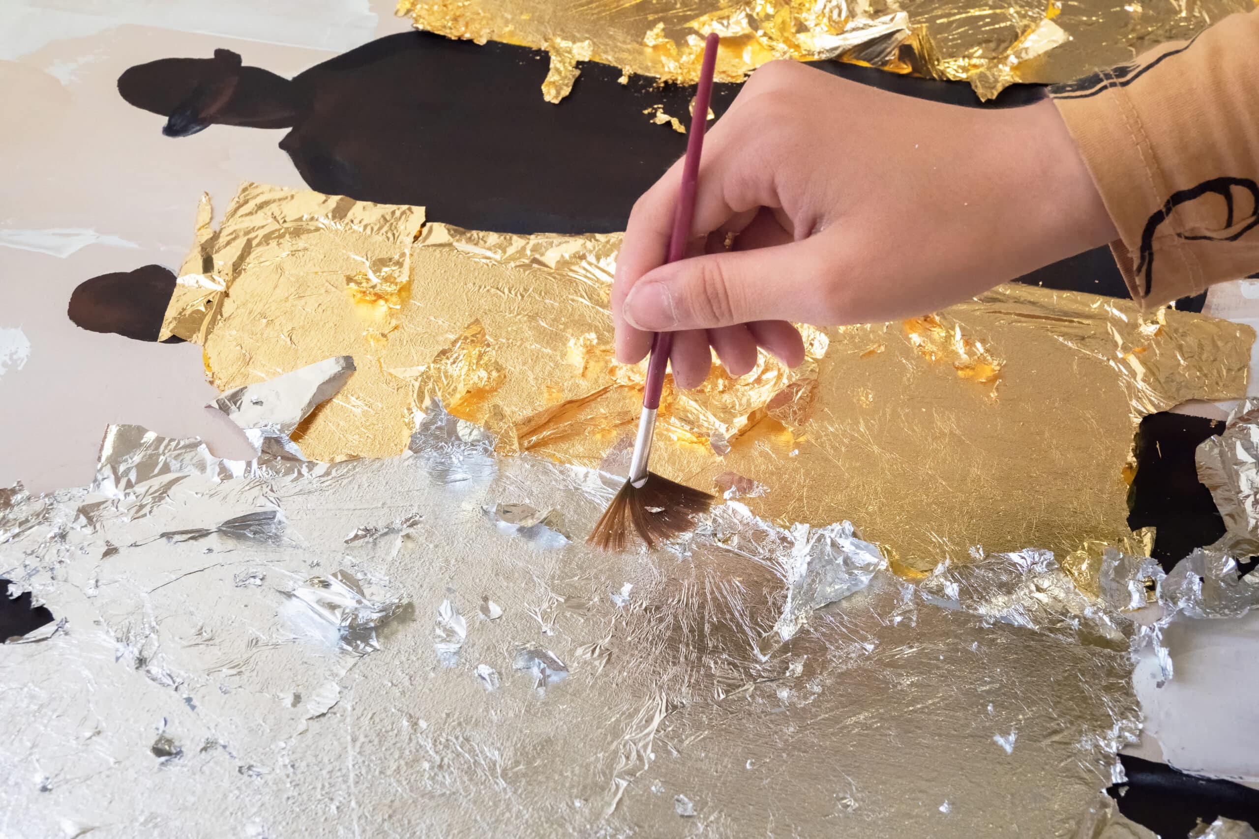 Le Métier de Doreur à la Feuille : Art et Précision au Service du Patrimoine et du Luxe | Artisanat d'art