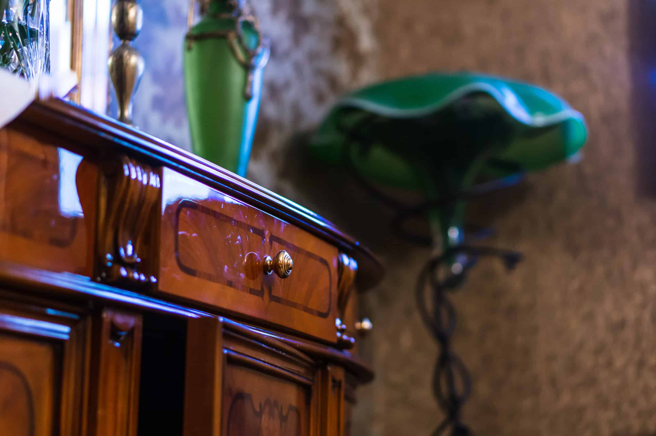 Marqueteur d’art à Paris : Les 10 Meilleurs Artisans du Bois Décoré | Artisanat d'art