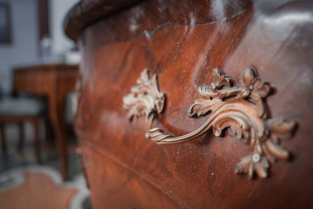 Marqueteur d’art à Paris : Les 10 Meilleurs Artisans du Bois Décoré | Artisanat d'art