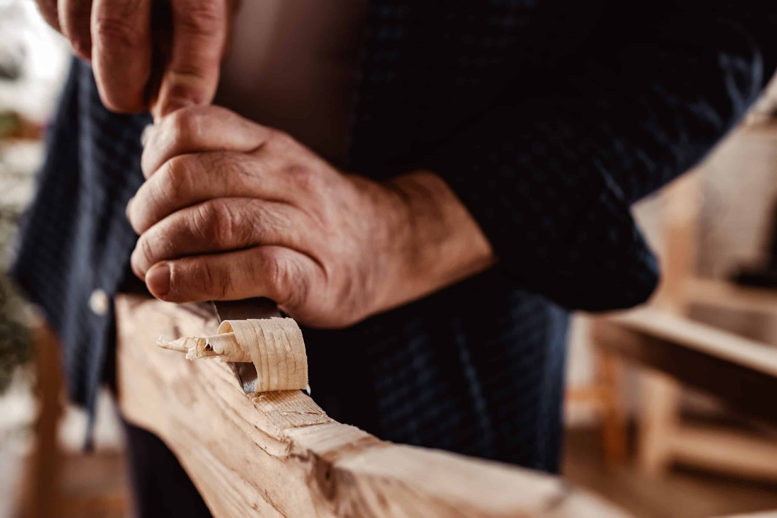 Ébéniste à Paris : Les 10 Meilleurs Artisans du Bois de la Capitale