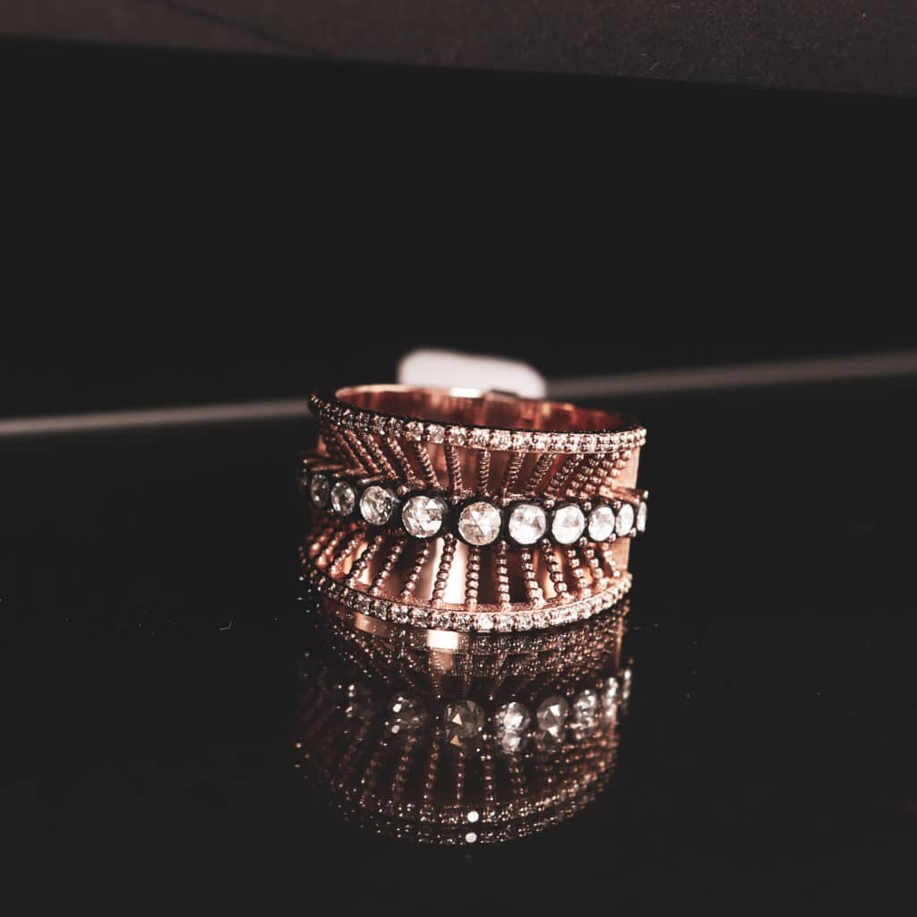 Comment entretenir ses bijoux en émail (cuivre, argent, or) : Guide détaillé et conseils professionnels | Artisanat d'art