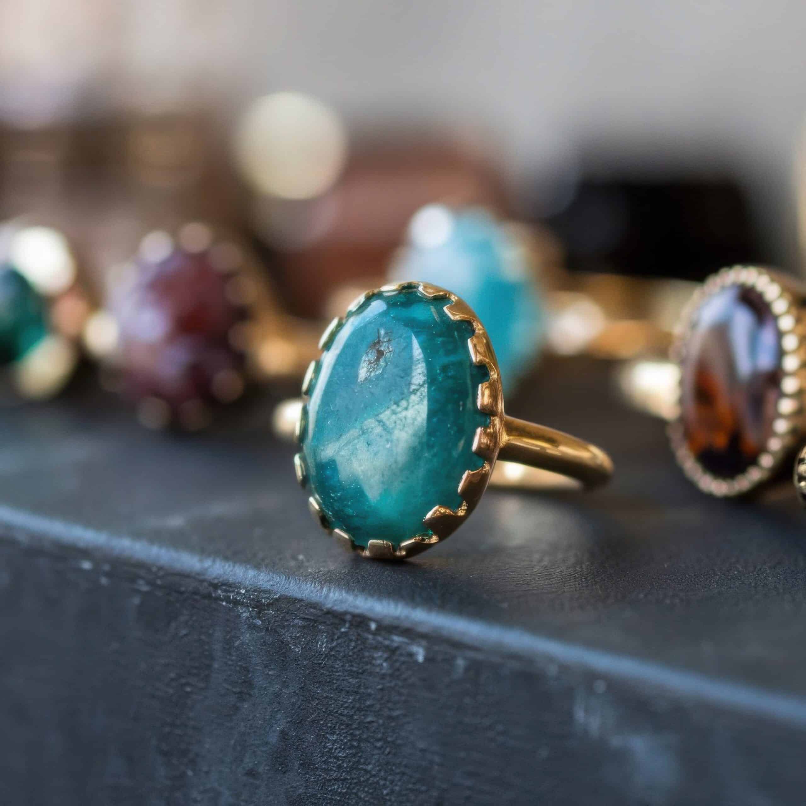 Comment entretenir ses bijoux en émail (cuivre, argent, or) : Guide détaillé et conseils professionnels