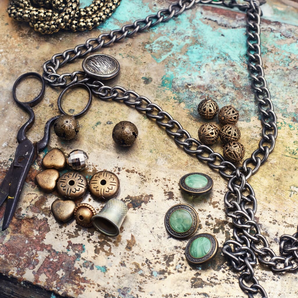 Comment entretenir ses bijoux en émail (cuivre, argent, or) : Guide détaillé et conseils professionnels | Artisanat d'art