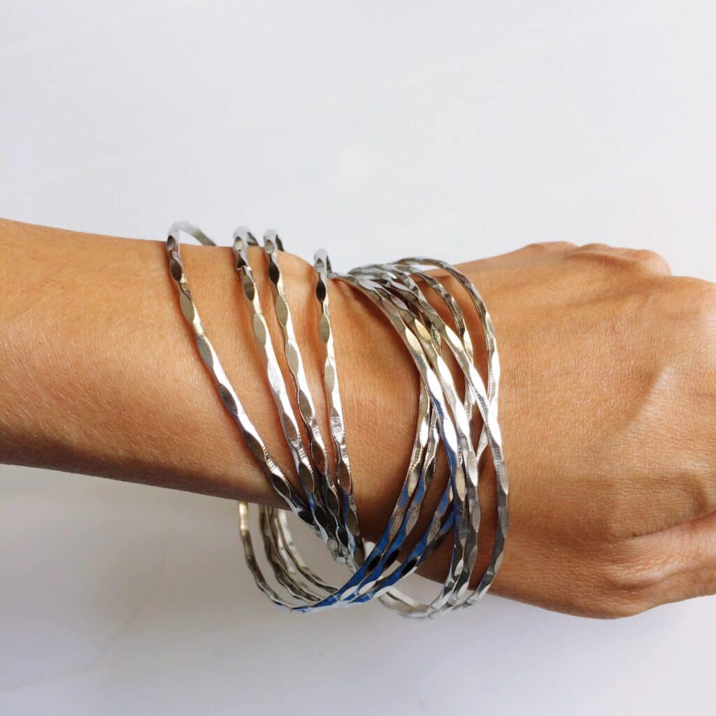 Comment nettoyer efficacement des bijoux en argent ? Guide détaillé et astuces pratiques | Artisanat d'art
