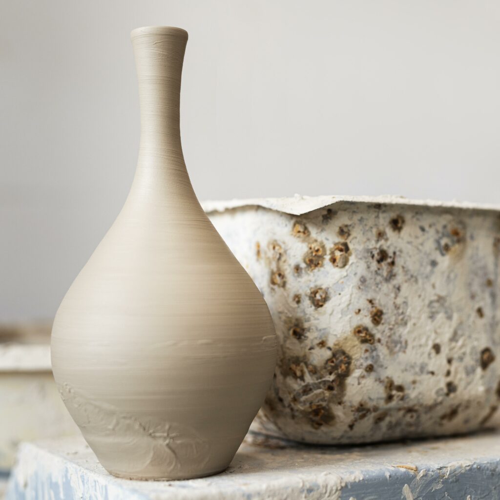 Comment nettoyer et entretenir un vase en terre cuite : guide complet et astuces pratiques | Artisanat d'art
