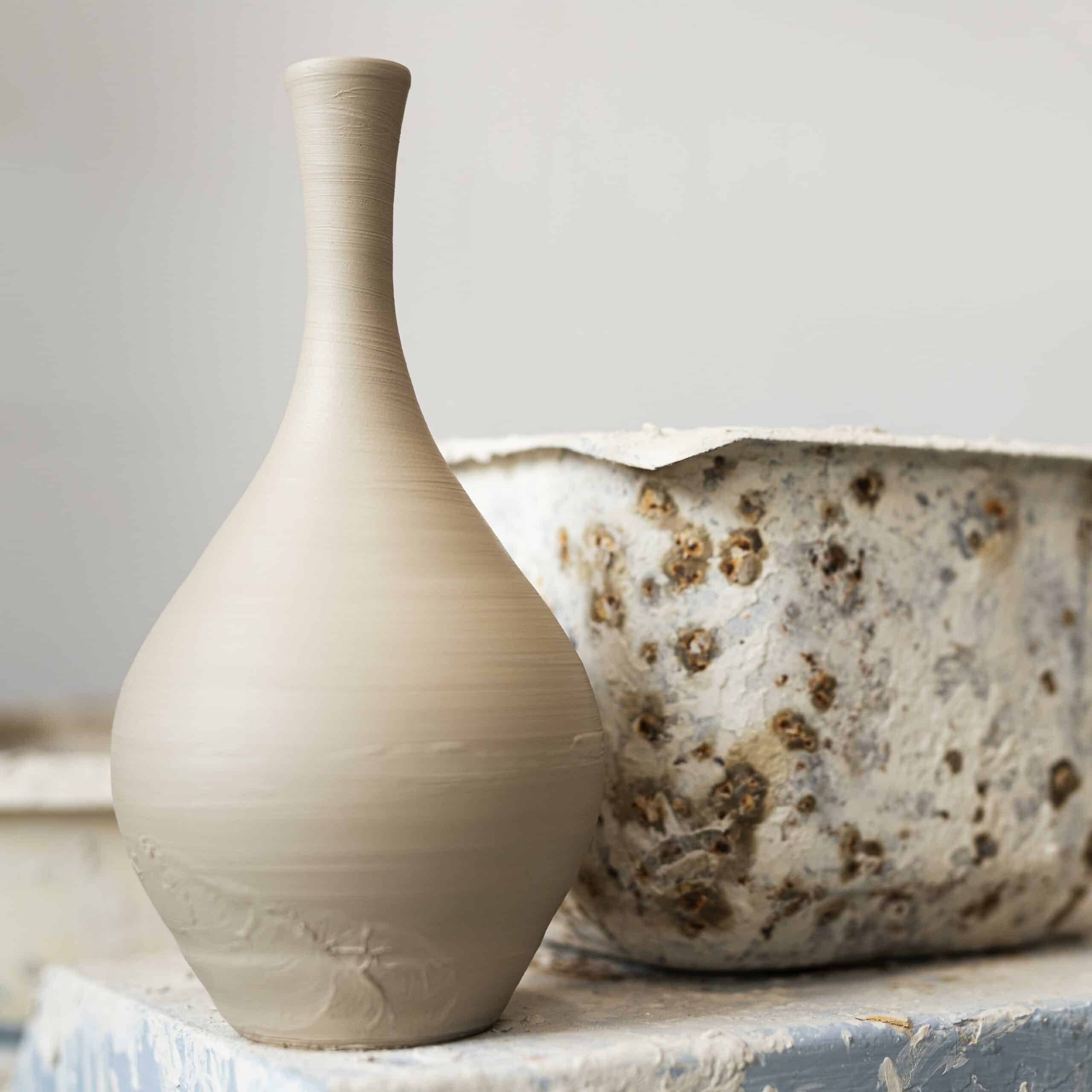 Comment nettoyer et entretenir un vase en terre cuite : guide complet et astuces pratiques | Artisanat d'art