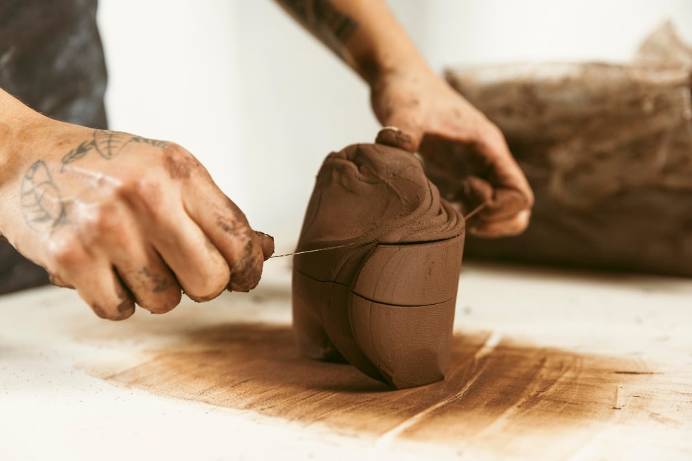 Céramistes à Marseille : la Méditerranée façonnée en terre (2025) | Artisanat d'art