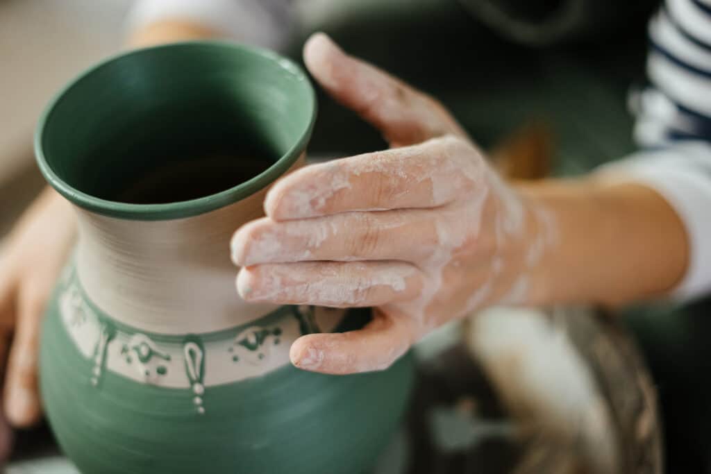 Dieulefit, capitale de la céramique et de la poterie en 2025 | Artisanat d'art