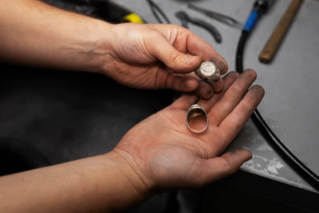 Comment entretenir un bijou en argent ou en or artisanal ? - Astuces, DIY & Maison - Artisanat d'art
