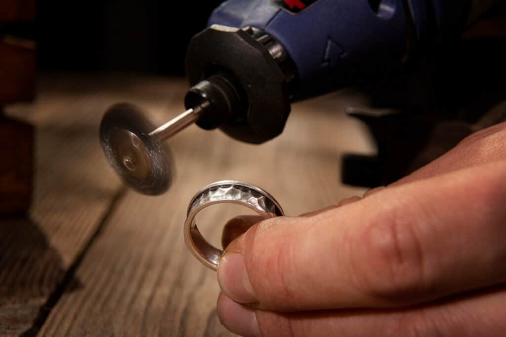 Comment entretenir un bijou en argent ou en or artisanal ? - Astuces, DIY & Maison - Artisanat d'art