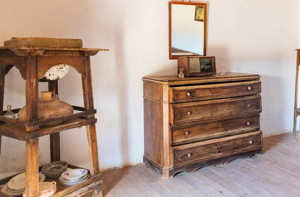 Comment entretenir un meuble ancien sans l’abîmer