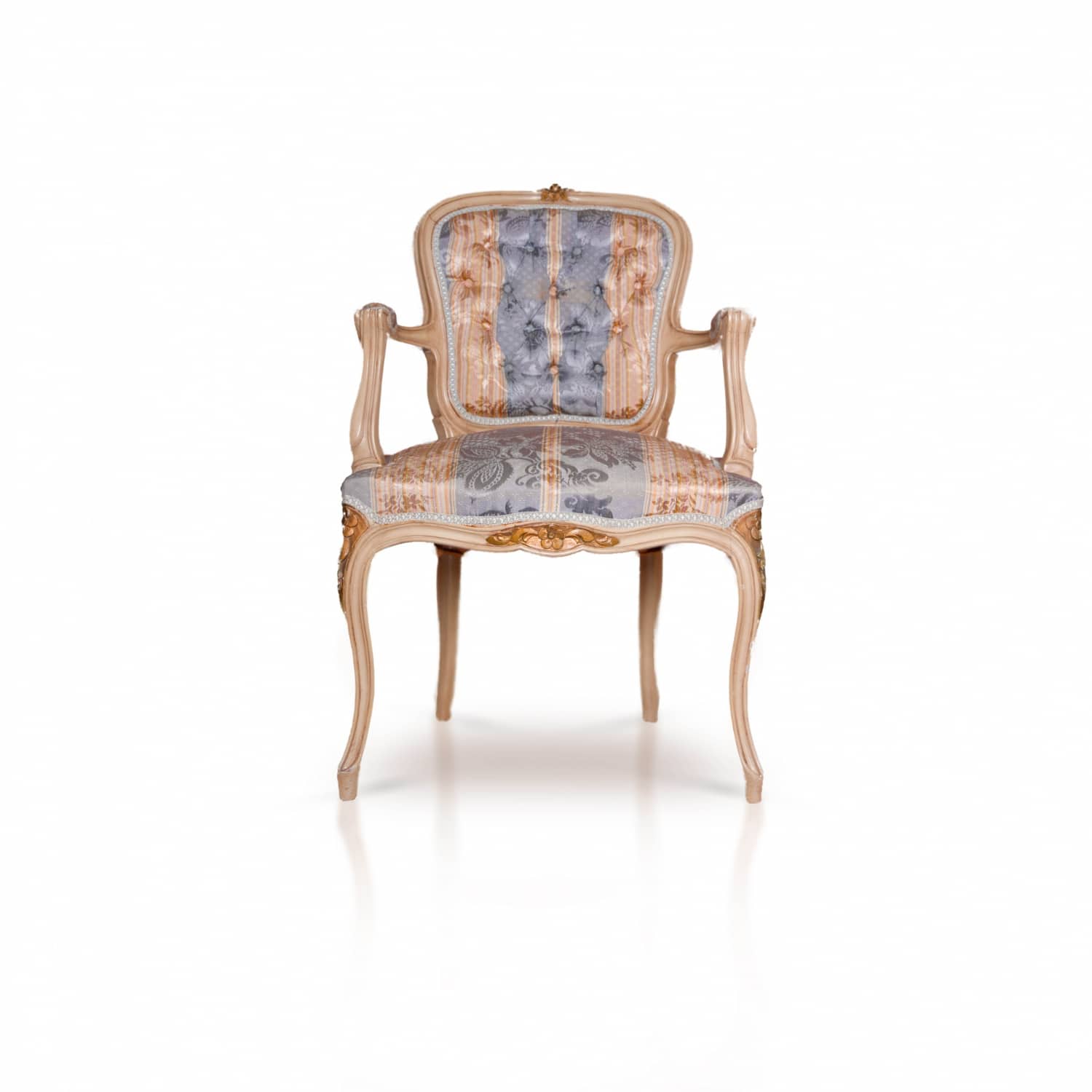 Comment restaurer une chaise Louis XV recouverte de tissu usé