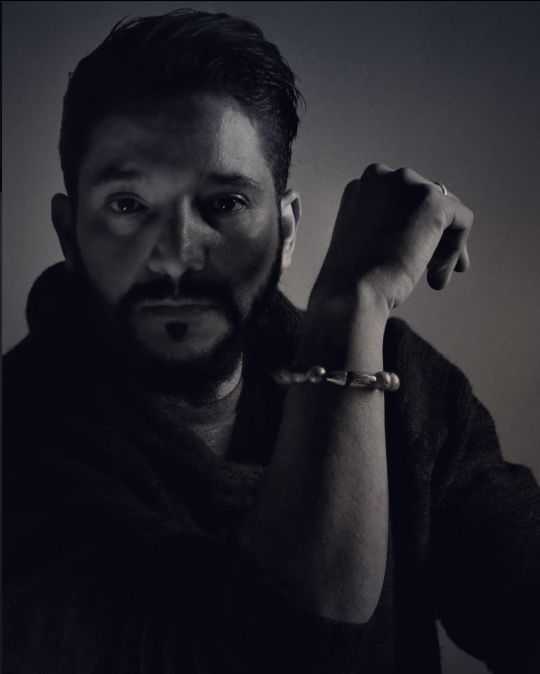 Hamza ARAB Sculpteur, artisan d’art et scénographe