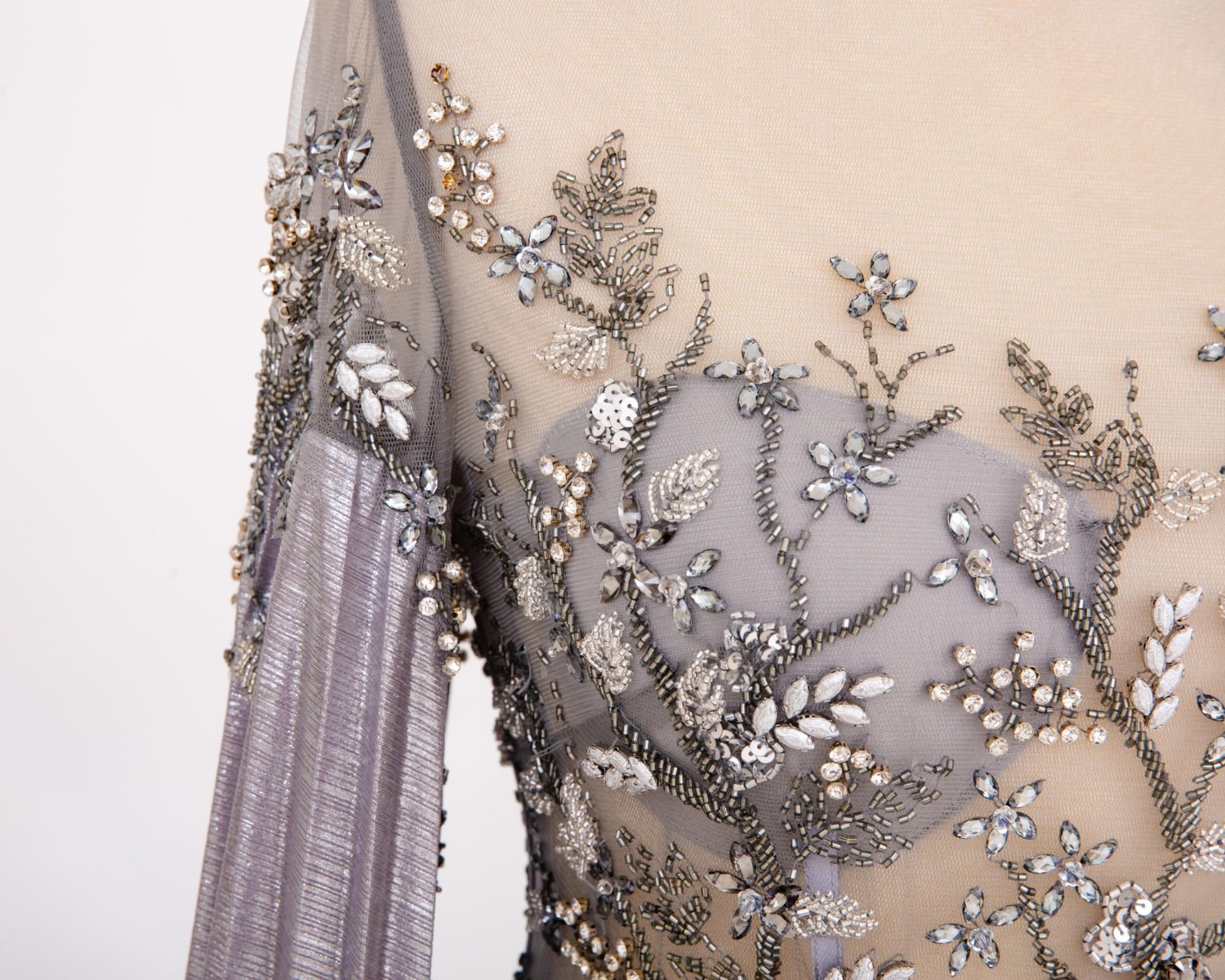 Broderie haute couture à Paris