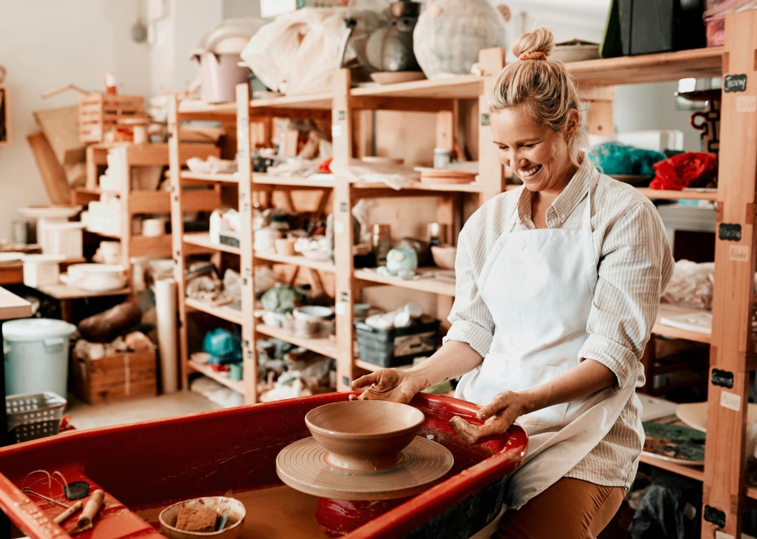 Organiser des ateliers créatifs en céramique offre, sécurité, tarifs et logistique
