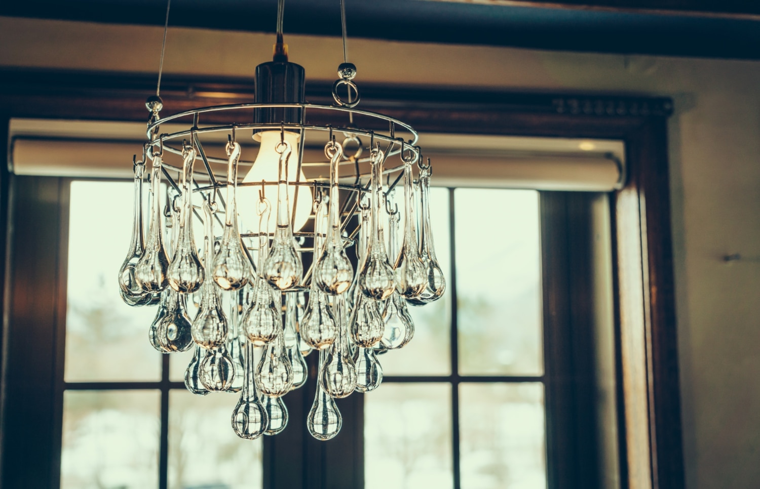 Comment installer un luminaire au plafond