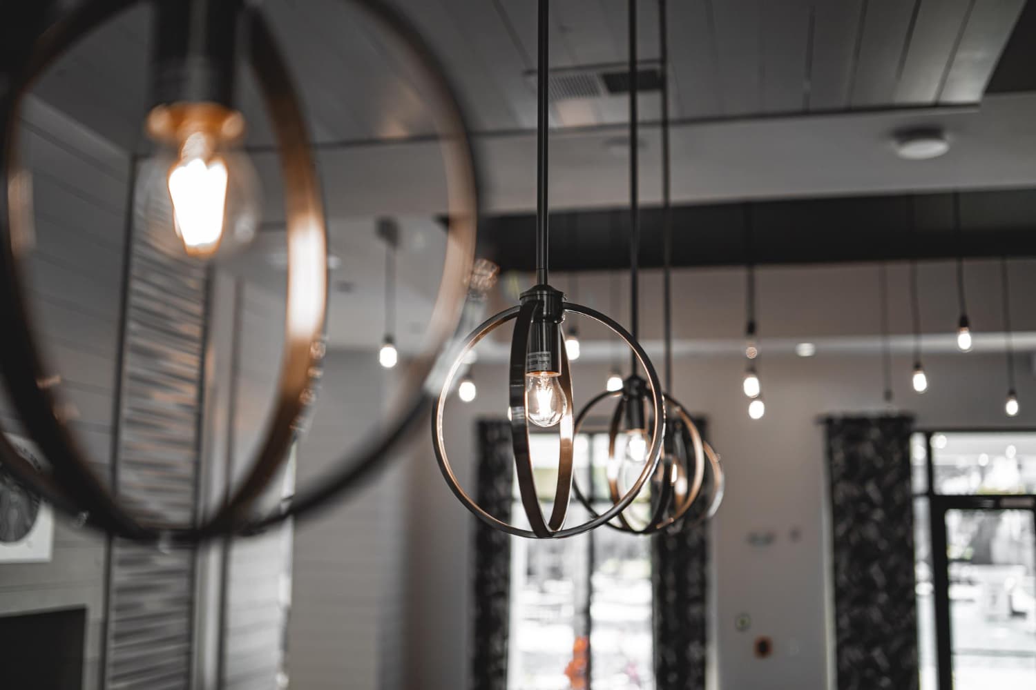 Pourquoi choisir des luminaires suspensions pour votre intérieur ?