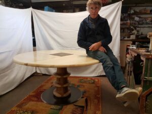 TABLE RONDE EN FRENE 4 QUARTS - - Artisanat d'art de France