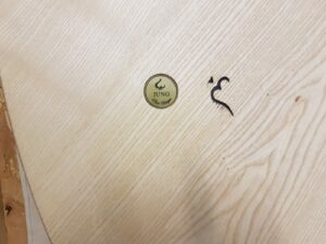 TABLE RONDE EN FRENE 4 QUARTS - - Artisanat d'art de France