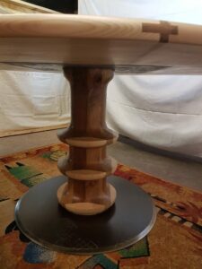 TABLE RONDE EN FRENE 4 QUARTS - - Artisanat d'art de France